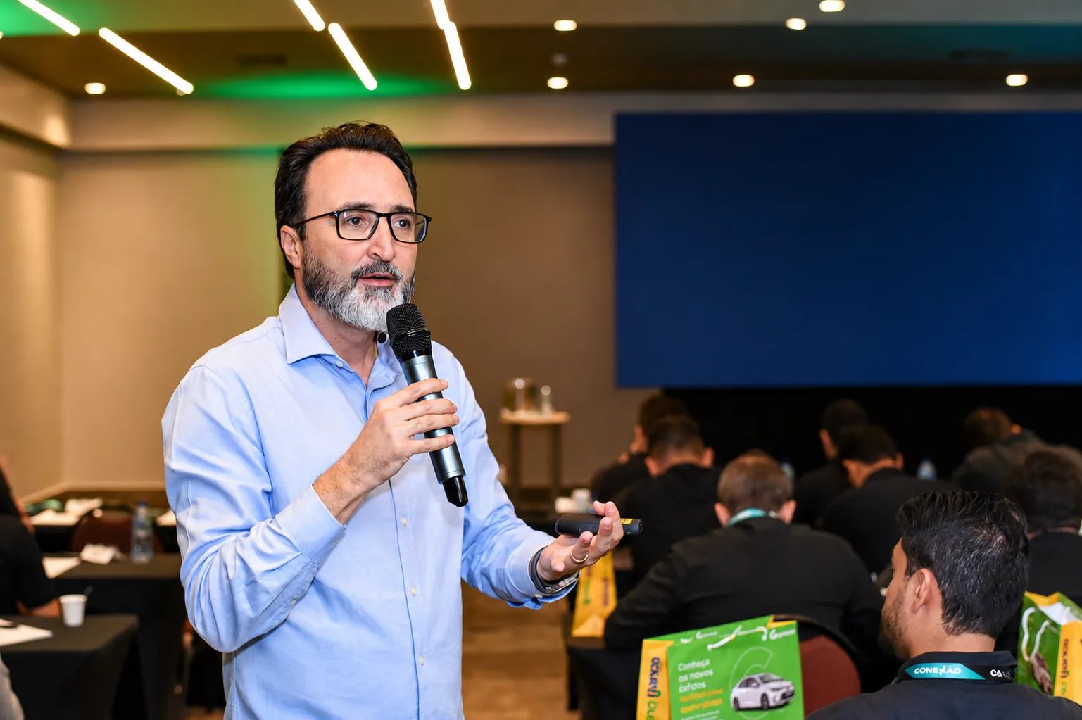 Rodrigo Bello falando sobre os desafios da contratação para lojistas